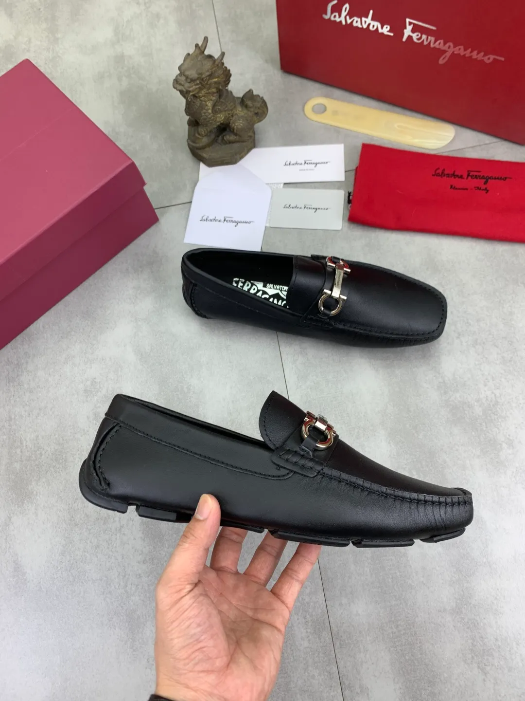 Men's shoes 💰P542 New model, high quality [Ferragamo/Ferragamo] Latest lazy slip-on shoes Original imported calfskin, imported cowhide lining + original luxury metal buckle + original combination outsole Comparison without pressure Code number: 38-45